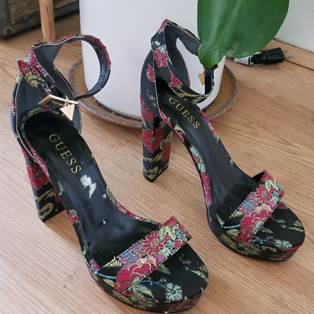 GUESS STRAPPY HEALS